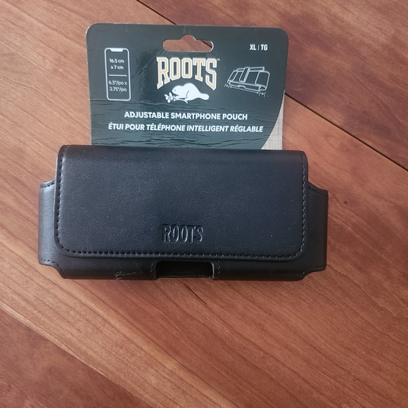 Roots Black Smartphone Holster - Picture 2 of 4